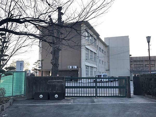 布袋小学校まで873m　徒歩約11分