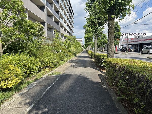 近隣に郵便局や銀行、病院など暮らしに役立つ施設が揃う住み良い住環境です♪