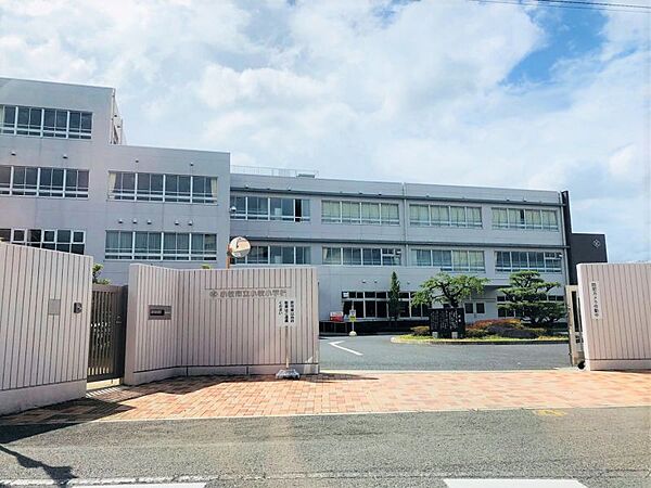 小牧小学校まで　993m　徒歩約13分●【教育目標】健康に留意しながら、「明るく元気な子」「心豊かで思いやりのある子」「深く考え進んで学習する子」を目指します。