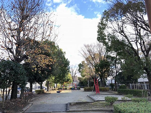 白山公園まで　206m　徒歩約3分