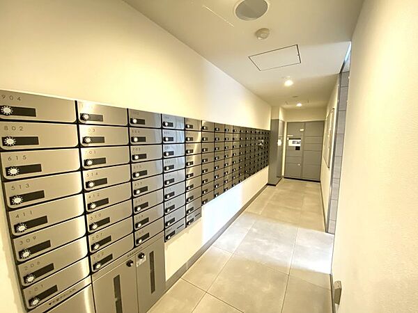 集合ポスト：エレベーター完備、防犯カメラ完備、24時間ゴミ出し可能等共用設備も充実しております！