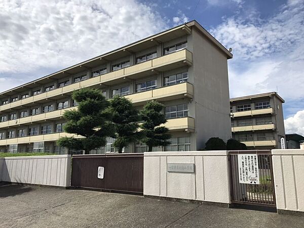 大徳小学校まで　1100m　徒歩約14分●教育目標「心身ともに健やかで 思いやりのある子ども」の育成　