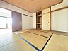 室内：LDKに隣接した8帖の和室！2カ所から出入り可能で使い勝手の良いお部屋です♪