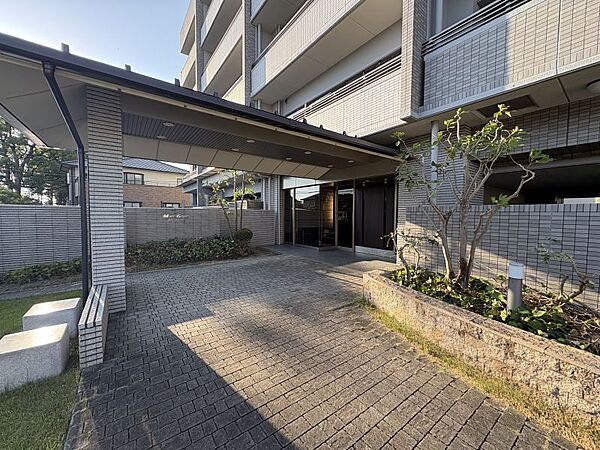 植栽が美しく手入れされている物件です！！