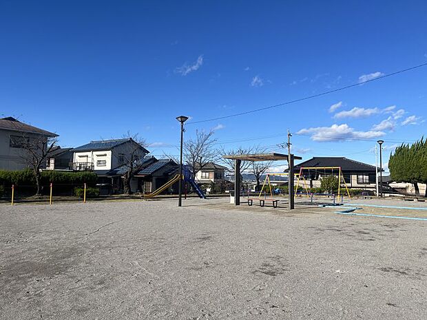 久保山東児童遊園　132m　徒歩約2分　久保山団地の中にある児童公園です。遊具は滑り台とブランコがあります。