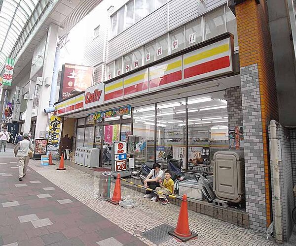 画像28:デイリーヤマザキ京阪桃山駅前店まで295m 大手筋商店街内です。