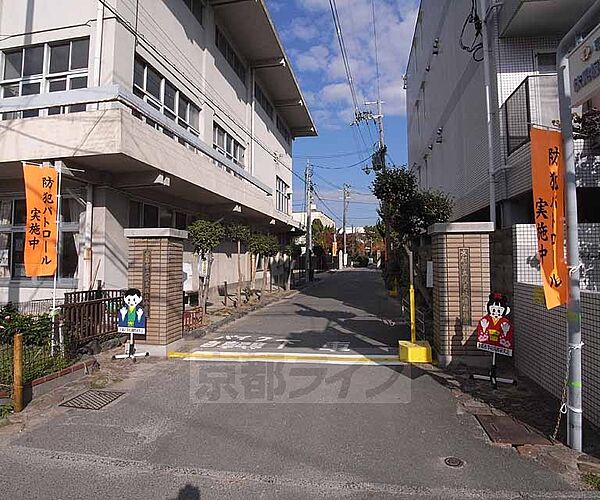 画像30:伏見板橋幼稚園まで98m 板橋小学校と同じ敷地内にございます。