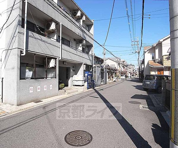 画像29:目の前の道路です。