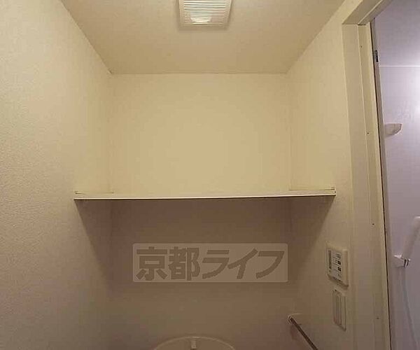 画像22:トイレ上の棚です。