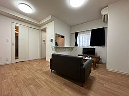 東京メトロ副都心線 新宿三丁目駅 徒歩2分の賃貸マンション 10階1LDKのリビング/ダイニング