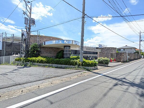 周りに高い建物が無く、開放感があります