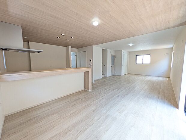 リビングは20帖超えのゆとりある広さです