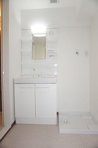 収納力と機能性に優れた洗面化粧台