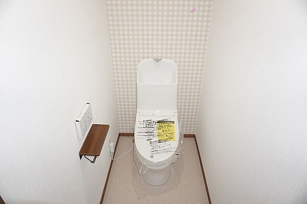 トイレは快適な温水洗浄機能付き