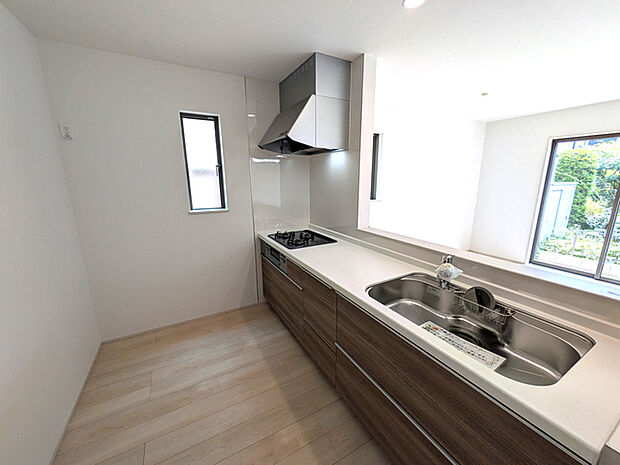 料理をしながら家族と対話ができる対面式のオープンキッチン？