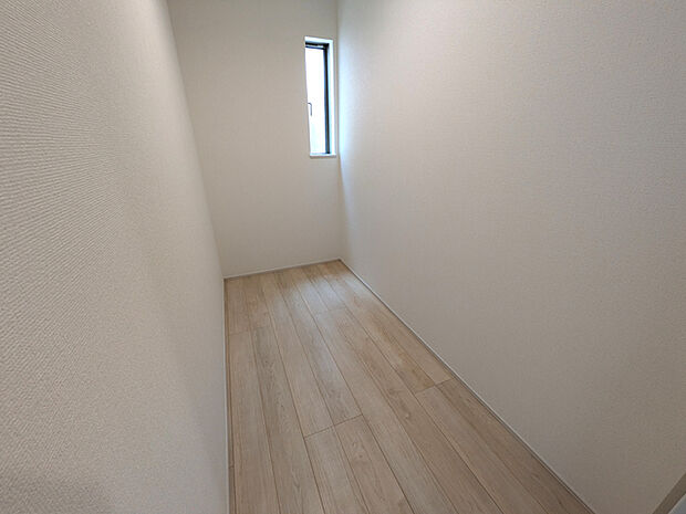 使い方色々の明るい納戸