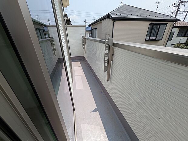 バルコニーへは2室から出入可能