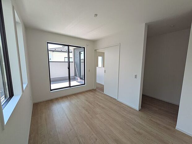 バルコニーへ出入り可能です