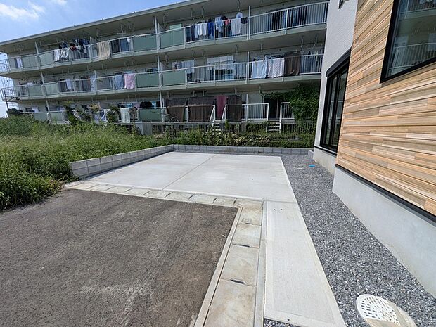 駐車スペース並列2台分(車種による)