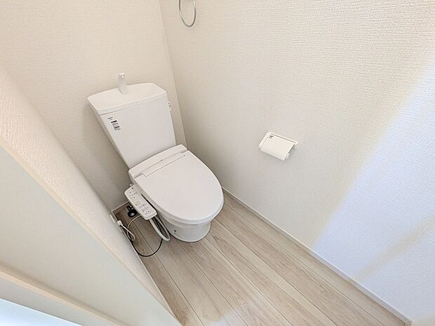 トイレは快適な温水洗浄機能付き