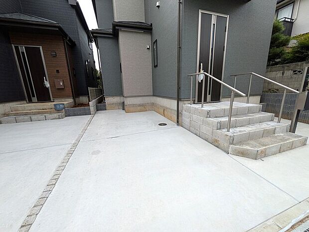 駐車スペースございます(車種による)