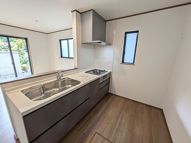 お料理中も会話が弾む対面式キッチン