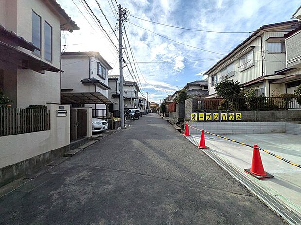 周辺は区画の整った閑静な住宅街です
