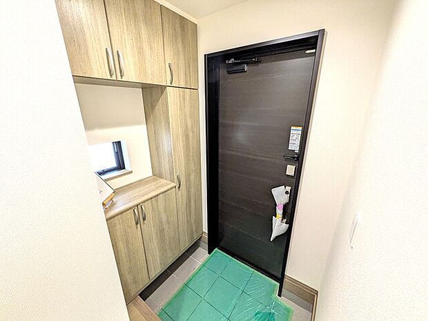 玄関はシューズボックス付き