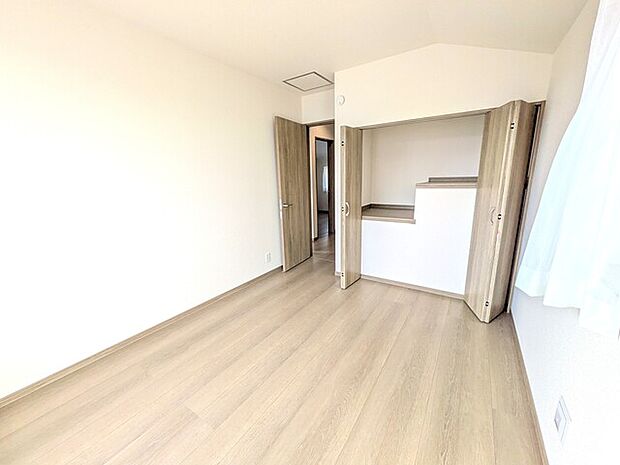 ひな壇収納スペース