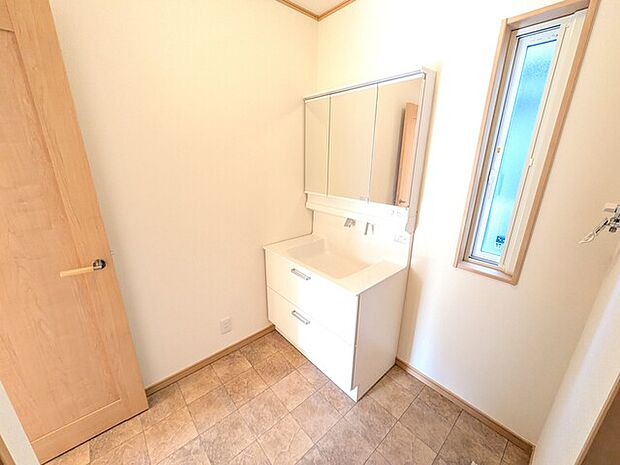 エアインシャワー水栓付き洗面台のある洗面室はゆとりあり◎