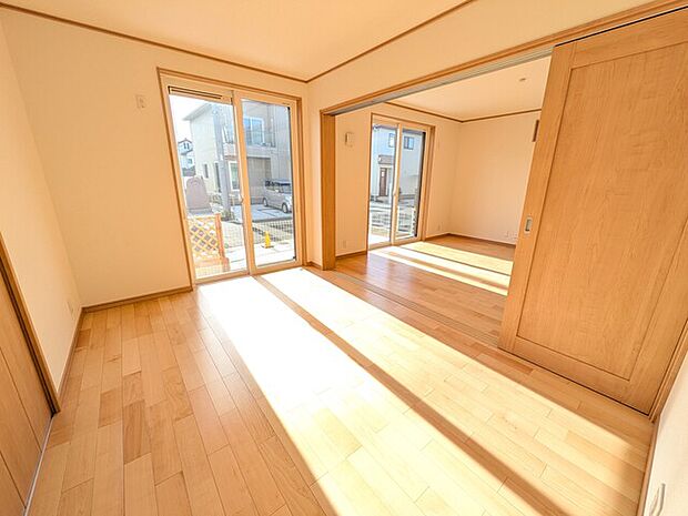 南向きは暖かい陽射しが部屋を明るく照らしてくれます