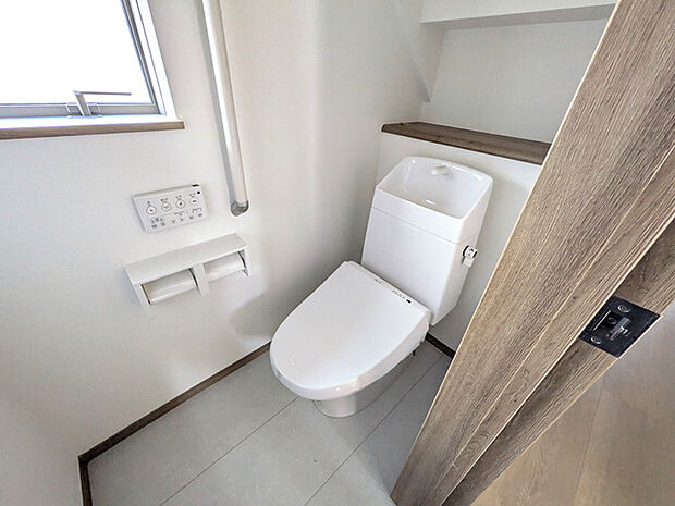 トイレは快適な温水洗浄機能付き