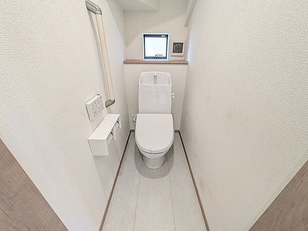 トイレは快適な温水洗浄機能付き