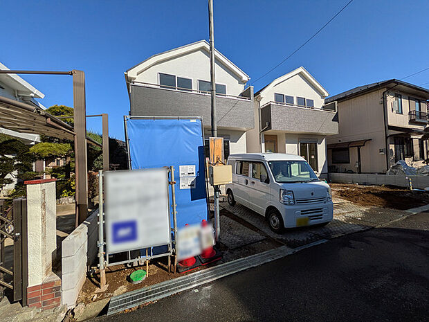 駐車スペース2台分(車種による)　前面道路幅約6ｍで駐車も容易です