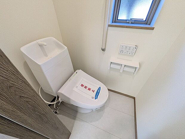 トイレは快適な温水洗浄機能付き