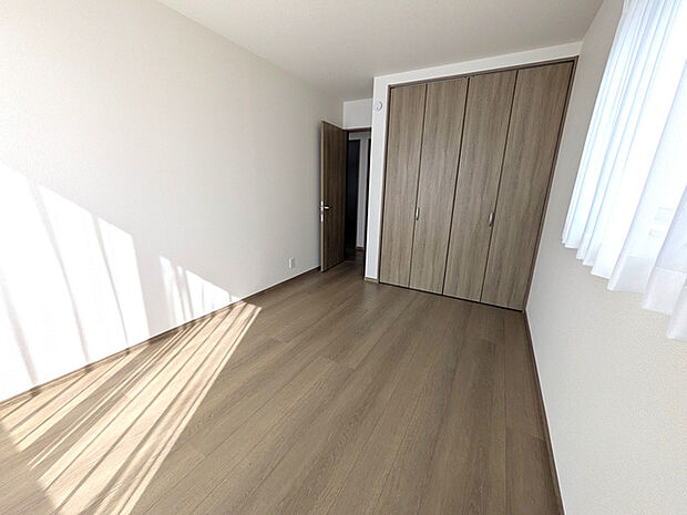 約6.3帖の主寝室