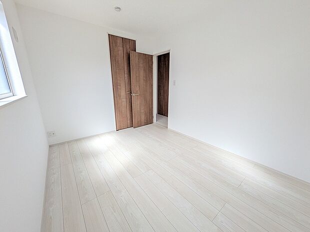 丈の長い衣類もラクラク収納できるクローゼット