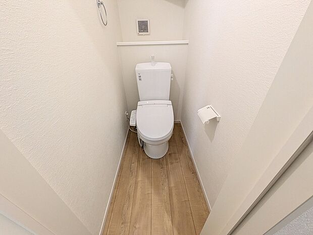 トイレは快適な温水洗浄機能付き