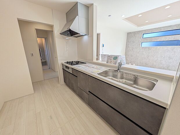 キッチンから浴室まで続く動線の便利な水回りです