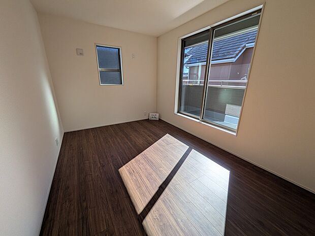 バルコニーへは2室から出入が可能です