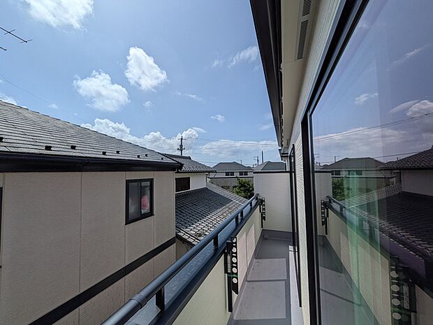 前面は戸建エリアです