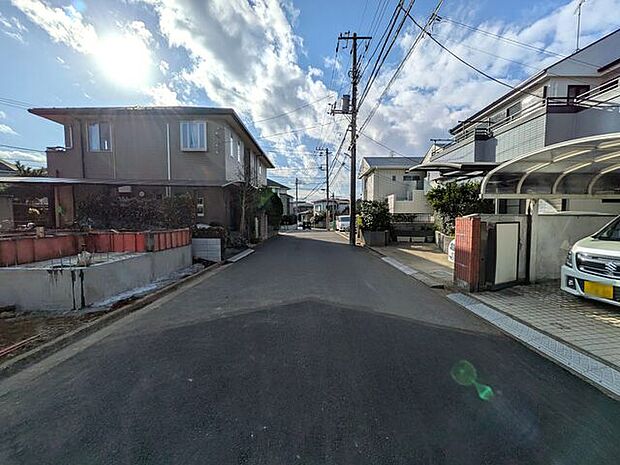 周辺は閑静な住宅街です