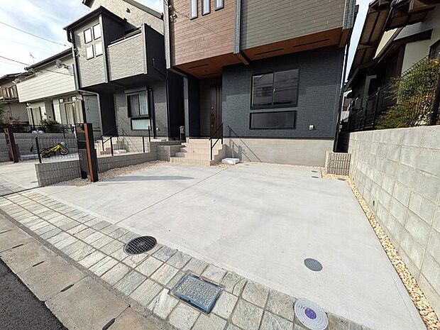 ゆとりある広さの駐車スペース