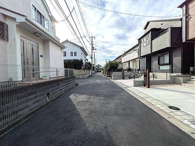 幅員約4.6ｍの南東道路に接道、日当たり良好です