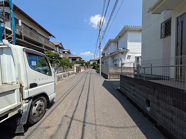 幅員約4.6ｍの南東道路に接道、日当たり良好です
