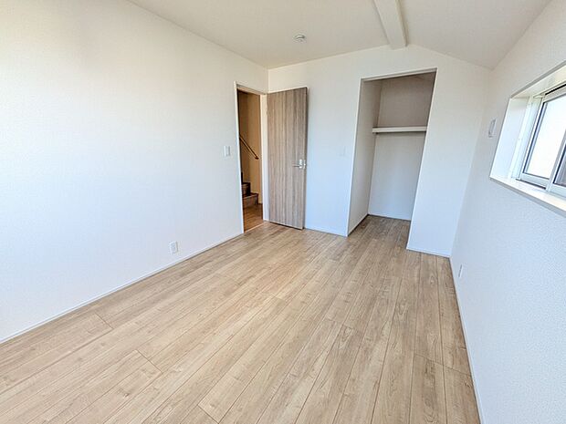 大容量のWIC付きで洋服や荷物がスッキリと片付きます