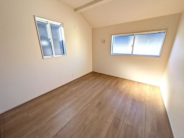 北西側約5.2帖の洋室