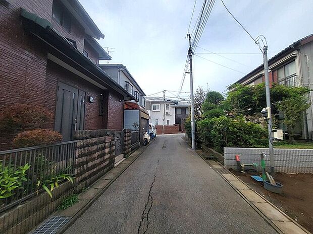 商業施設や公共施設が徒歩圏内にあり、住環境整っています