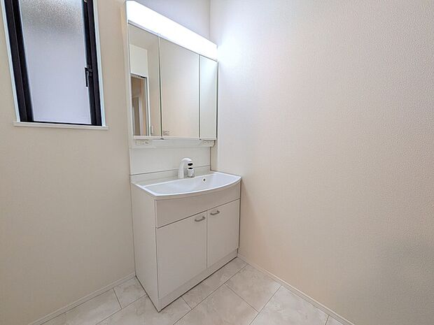 忙しい朝にうれしい洗髪洗面化粧台