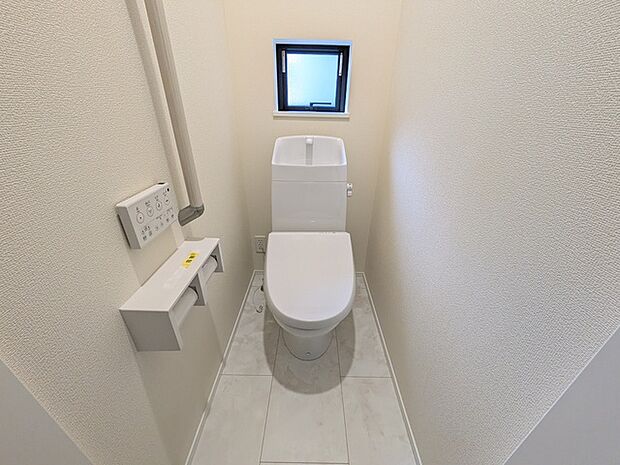 トイレは快適な温水洗浄機能付き